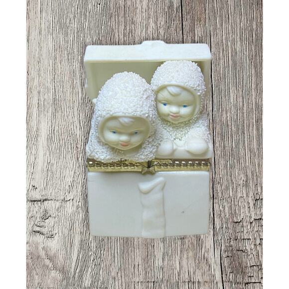 Dept 56 “Surprise” box. Snowbabies. No chips or cracks. No box - Picture 1 of 5